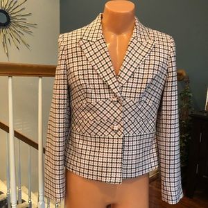 Fitted, fully lined blazer